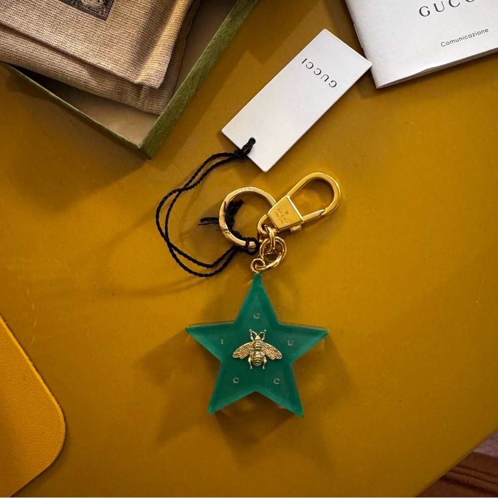 ⭐️🐝 GUCCI Star Bag Charm Keychain with Gold Bee | Green Plexiglass Gold Hardware - Picture 14 of 17